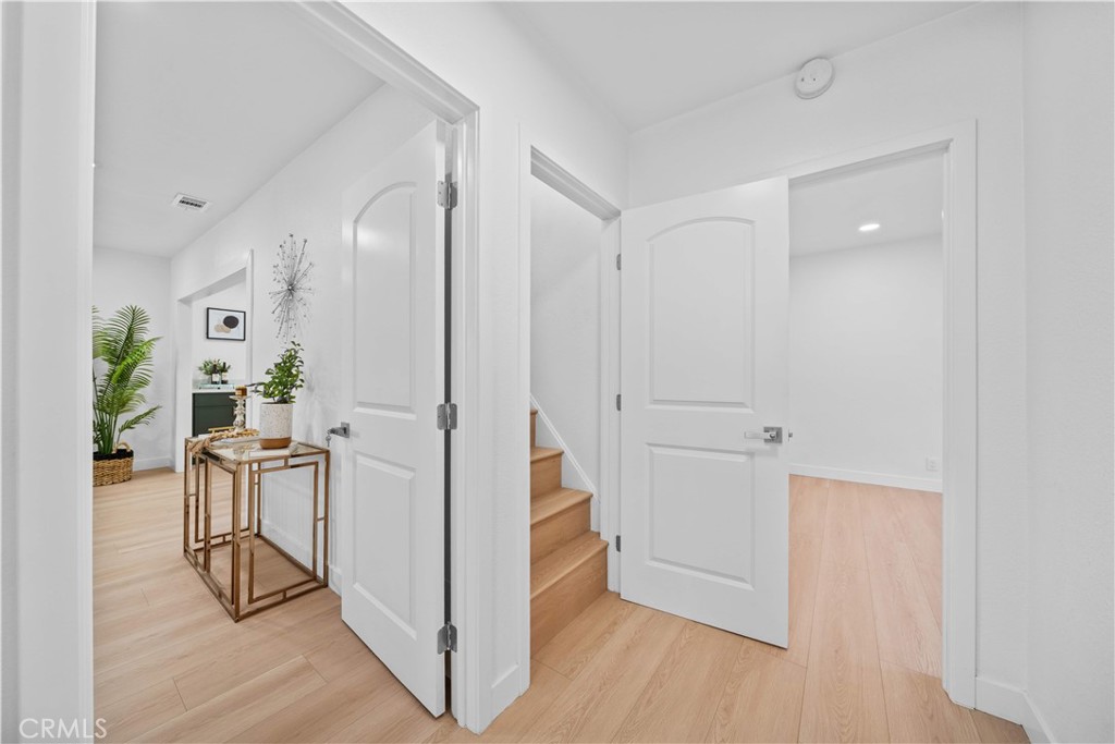 1249 S Burnside Ave Property Photo 23