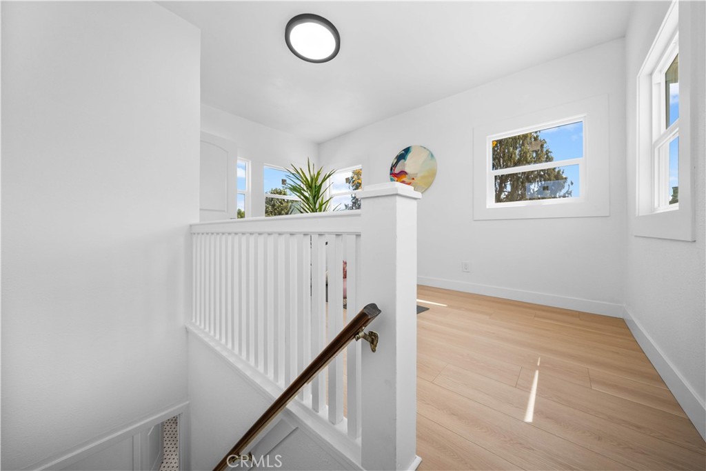 1249 S Burnside Ave Property Photo 24