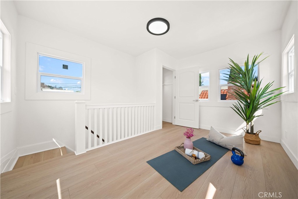 1249 S Burnside Ave Property Photo 25