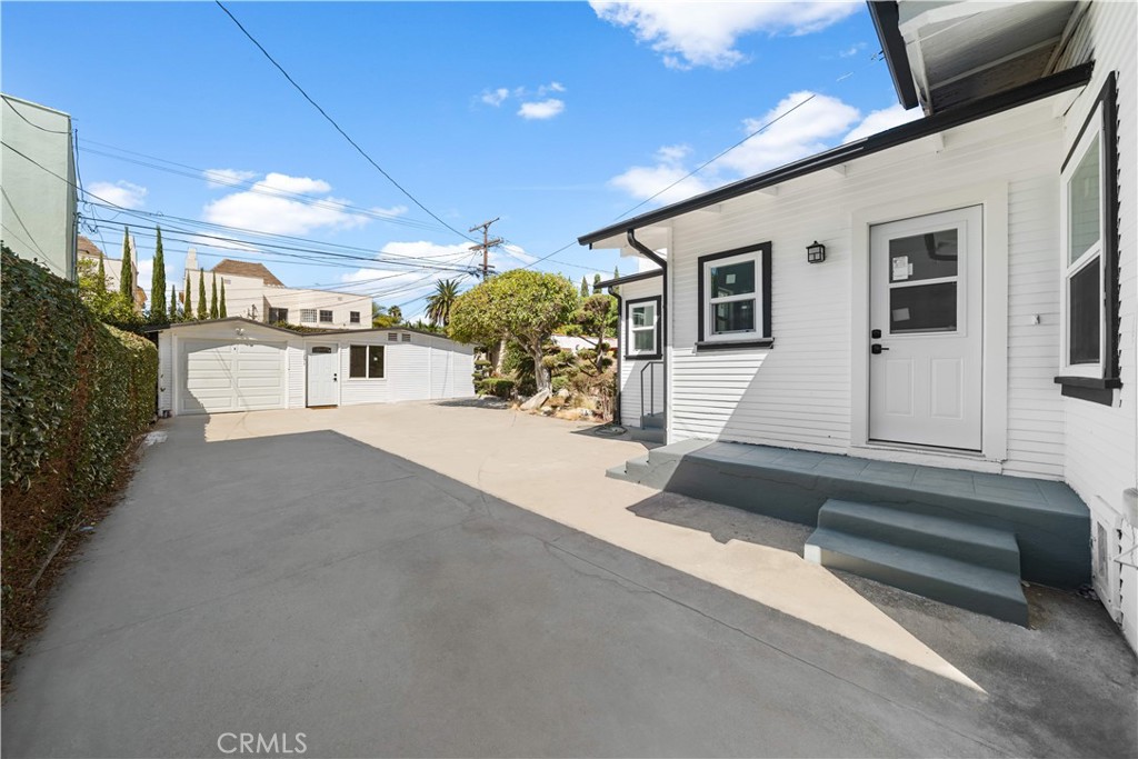 1249 S Burnside Ave Property Photo 27