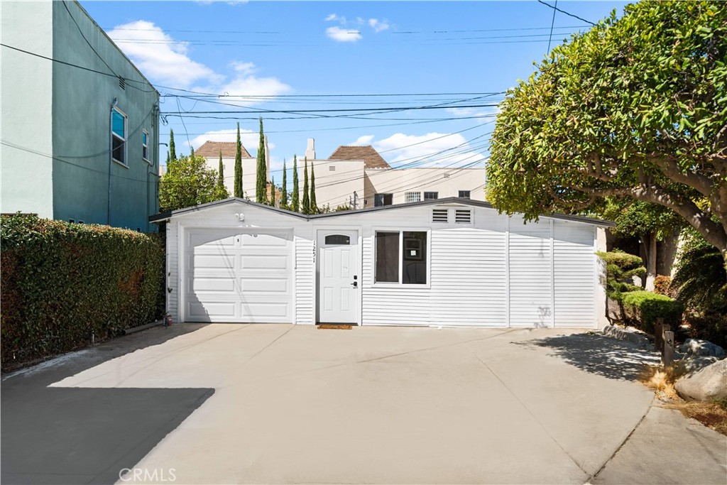 1249 S Burnside Ave Property Photo 28