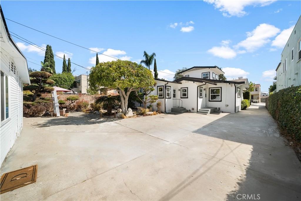 1249 S Burnside Ave Property Photo 29