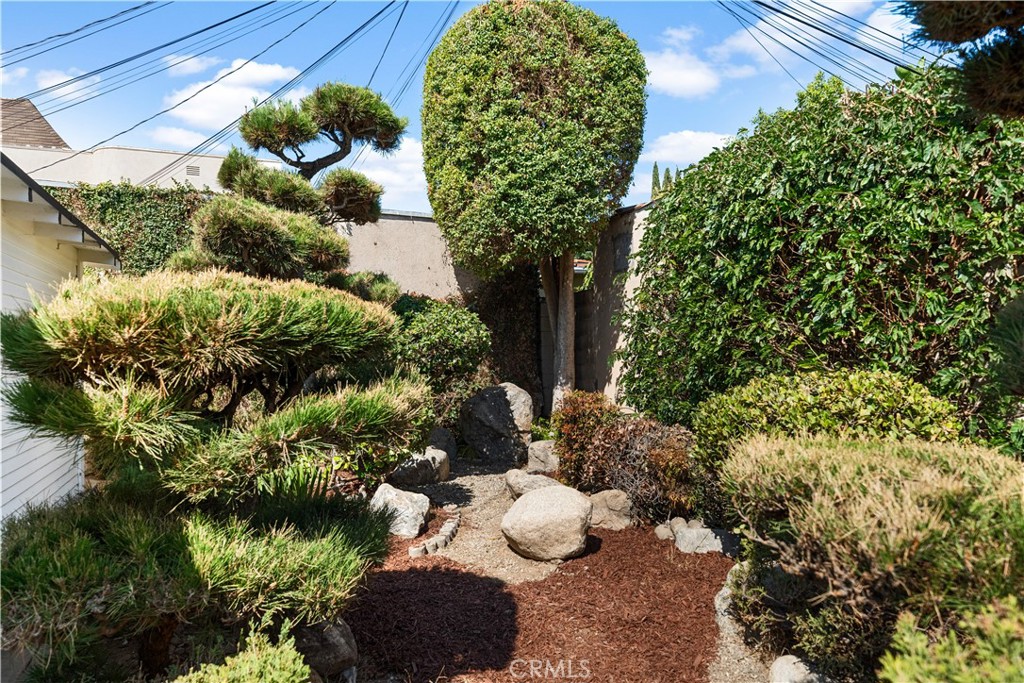 1249 S Burnside Ave Property Photo 30