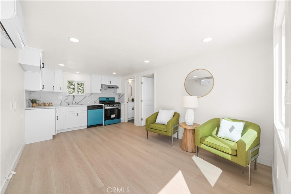 1249 S Burnside Ave Property Photo 32