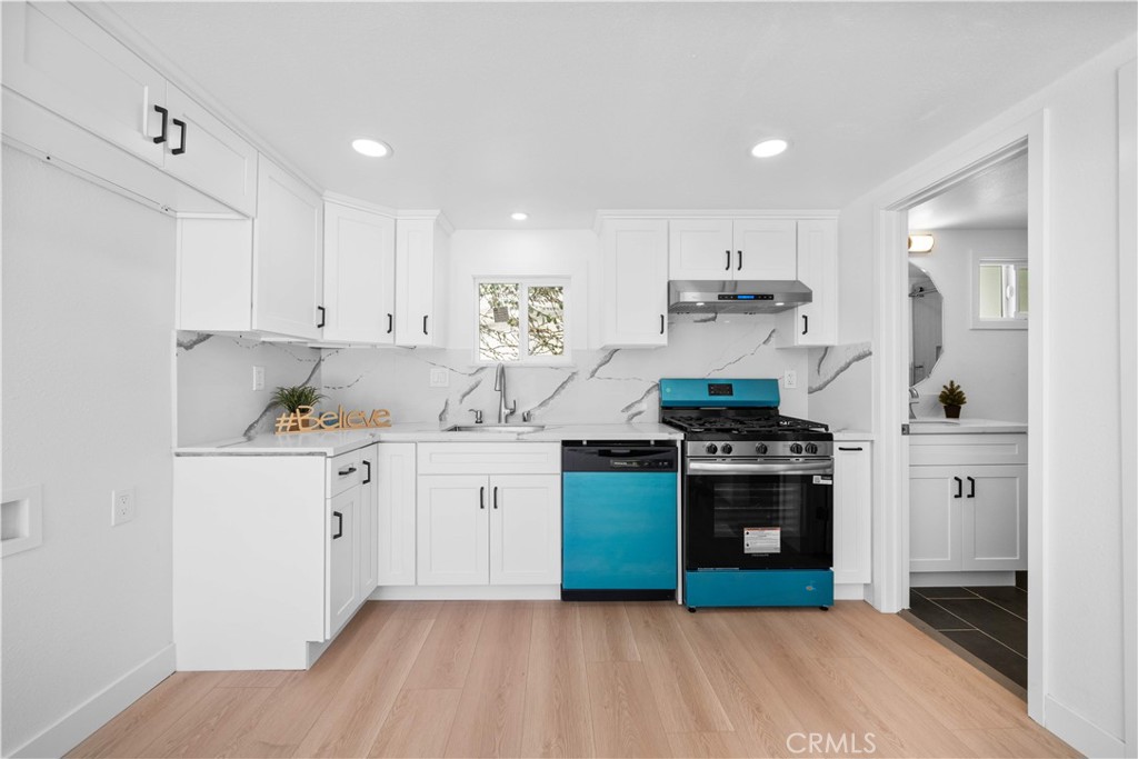 1249 S Burnside Ave Property Photo 33