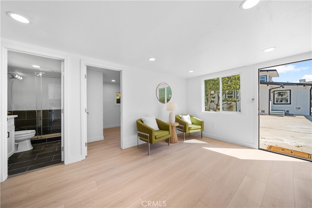 1249 S Burnside Ave Property Photo 35