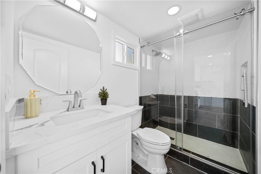 1249 S Burnside Ave Property Photo 36