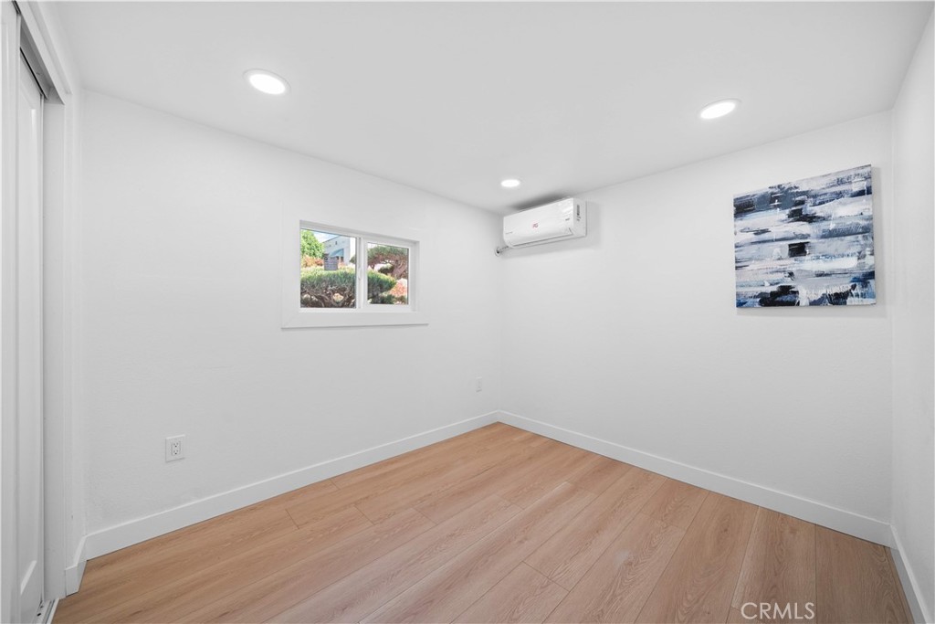 1249 S Burnside Ave Property Photo 37