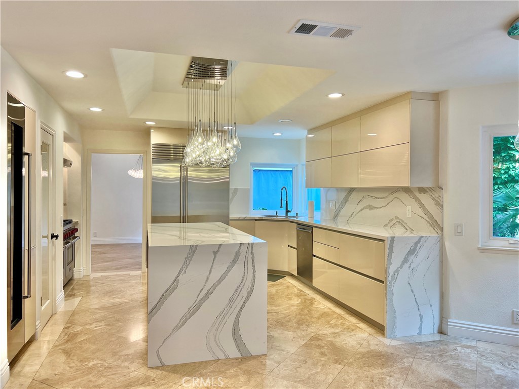 26612 Royale Drive Property Photo 3