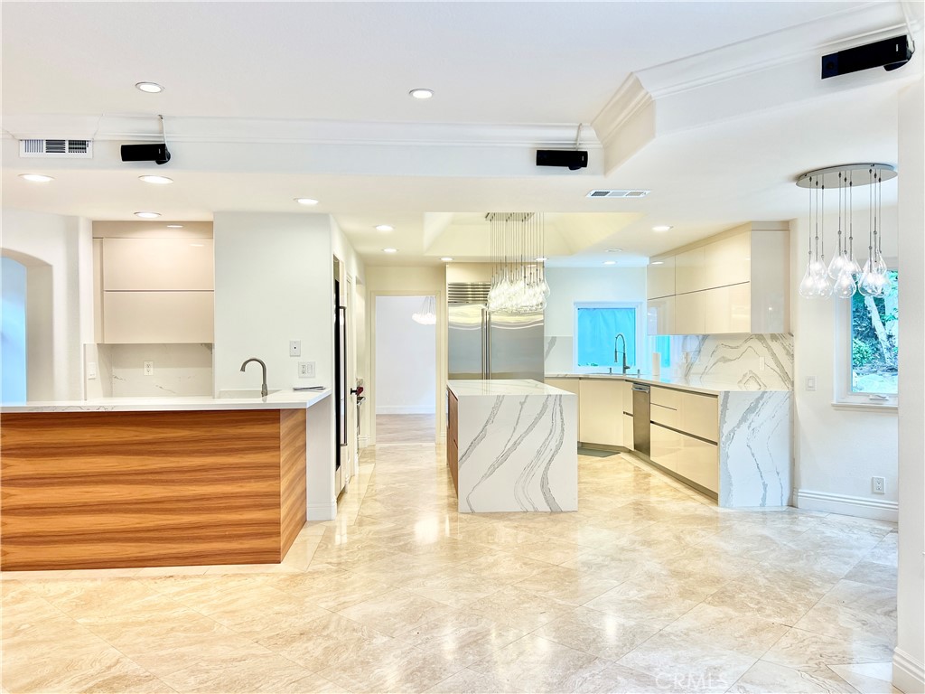 26612 Royale Drive Property Photo 9