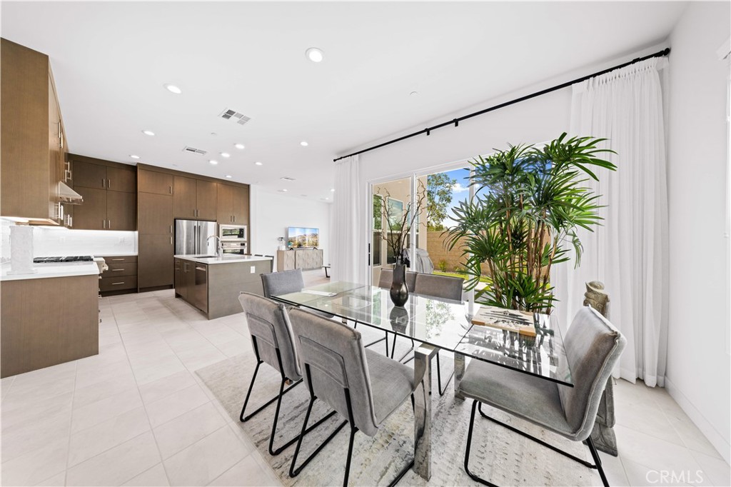 121 Reyes Alley Property Photo 1