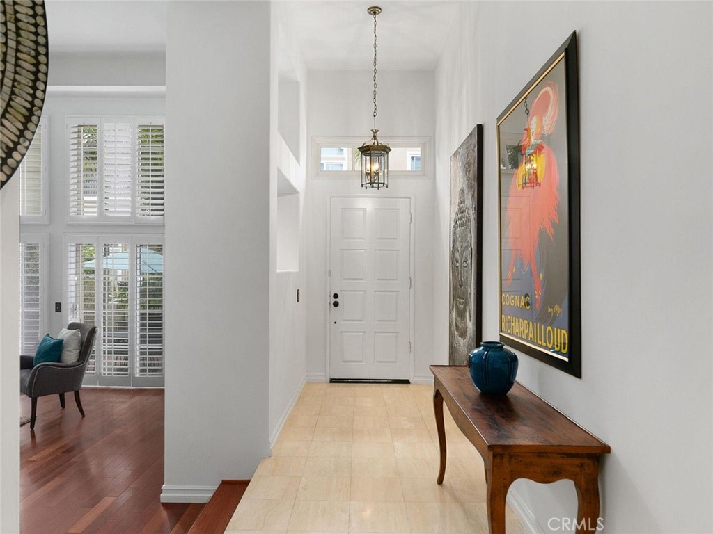 6051 Shadowbrook Circle Property Photo 3