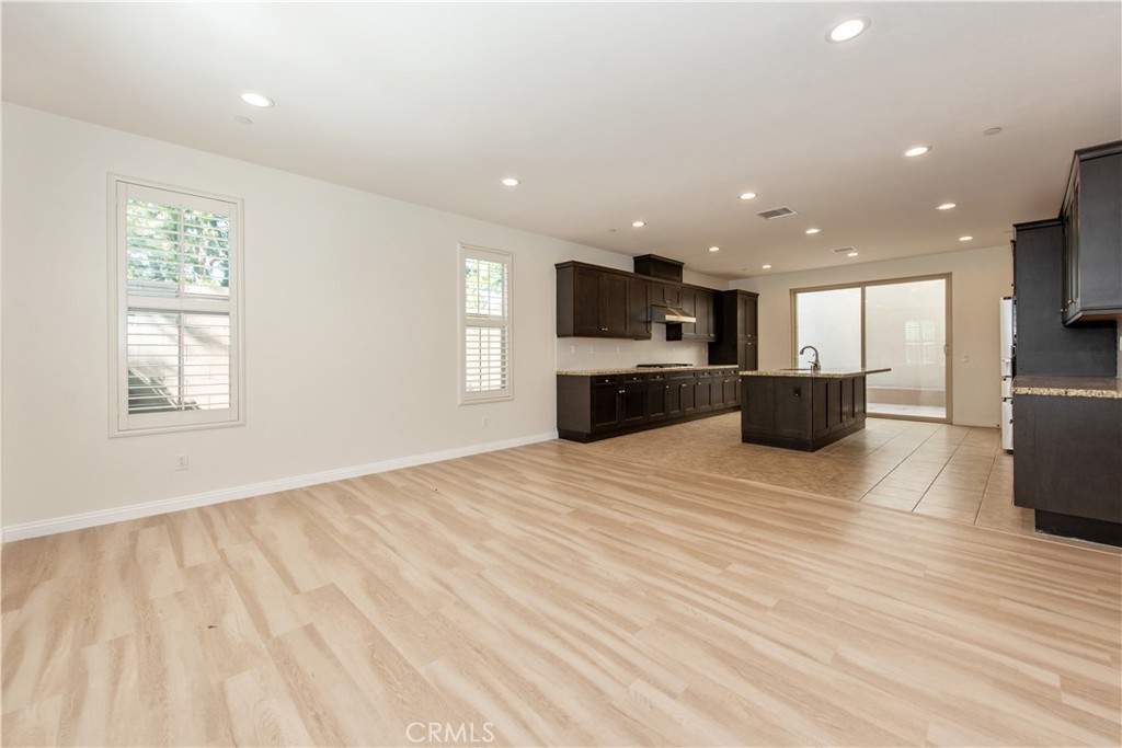 115 Hollow Tree Property Photo 4