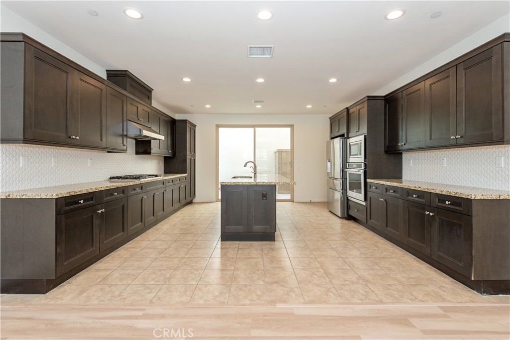 115 Hollow Tree Property Photo 5