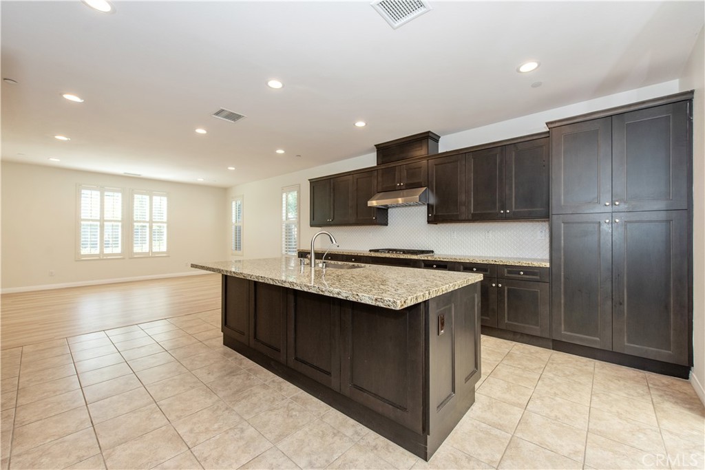 115 Hollow Tree Property Photo 6