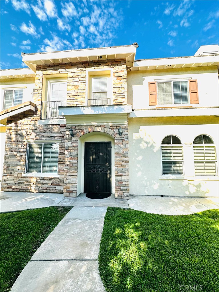 232 Genoa Street B Property Photo 1