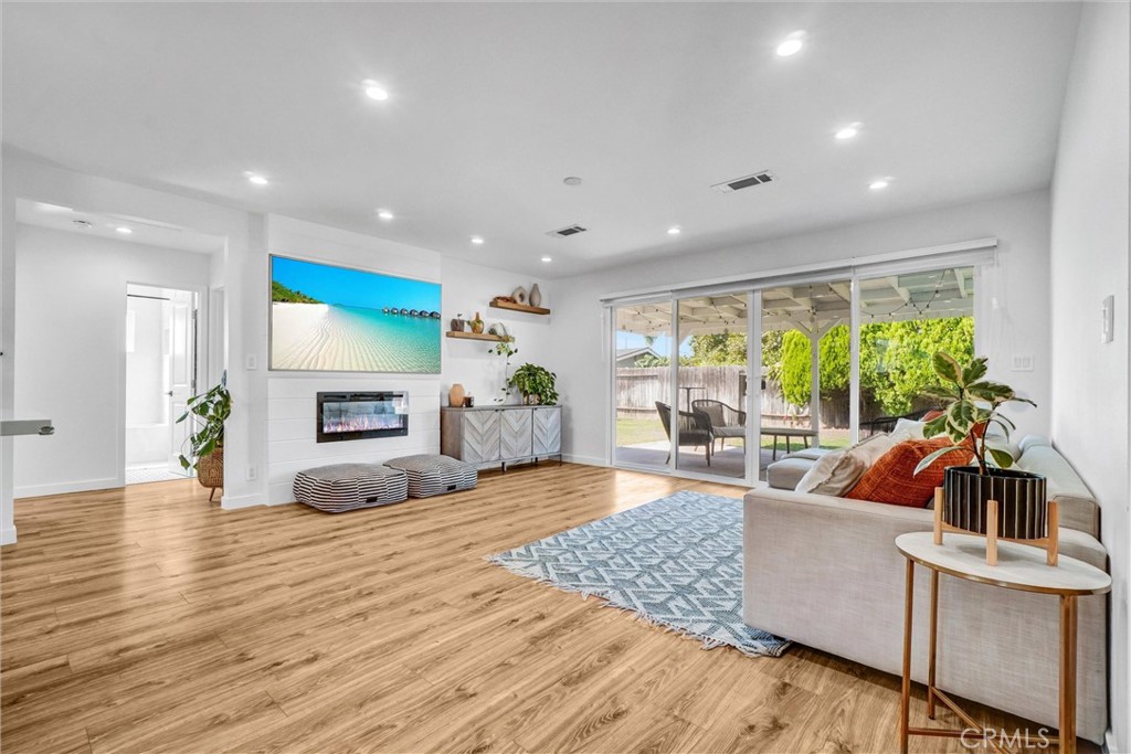 11441 Dolan Street Property Photo 5