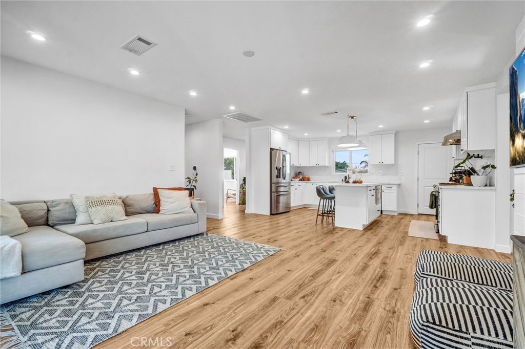 11441 Dolan Street Property Photo 6