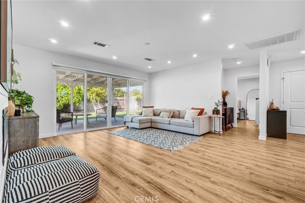 11441 Dolan Street Property Photo 8