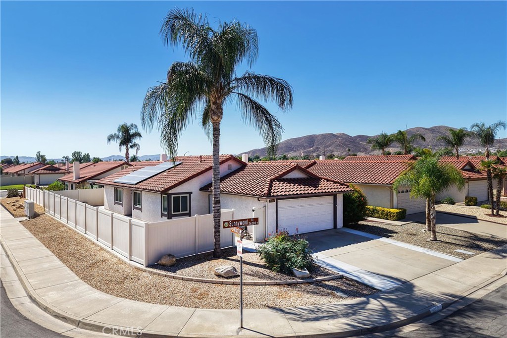 26255 Sunnywood Property Photo 3