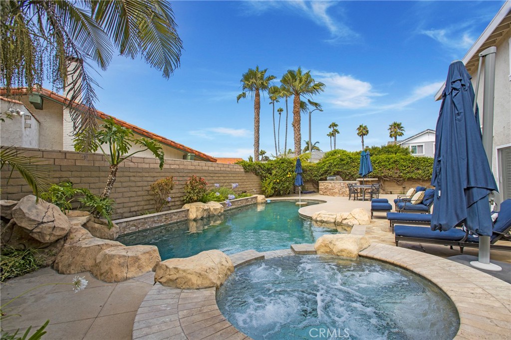 9552 Castine Drive Property Photo 5