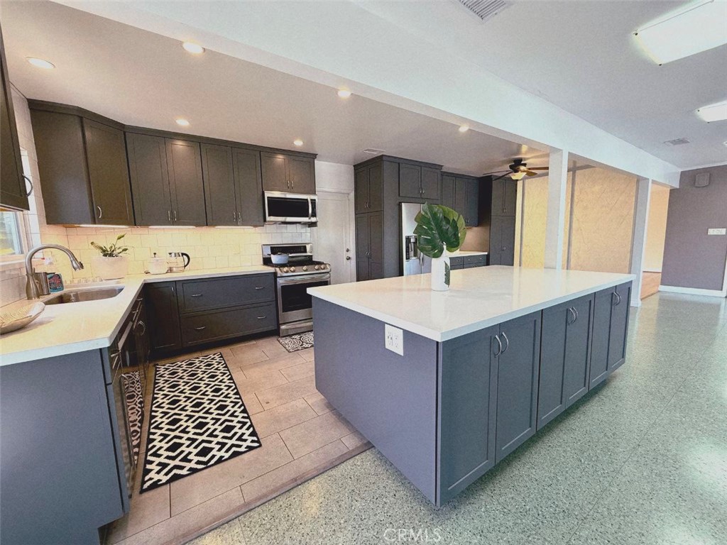 6206 Pontiac Property Photo 1