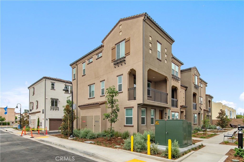 2215 W Orange Ave 12 Property Photo 2