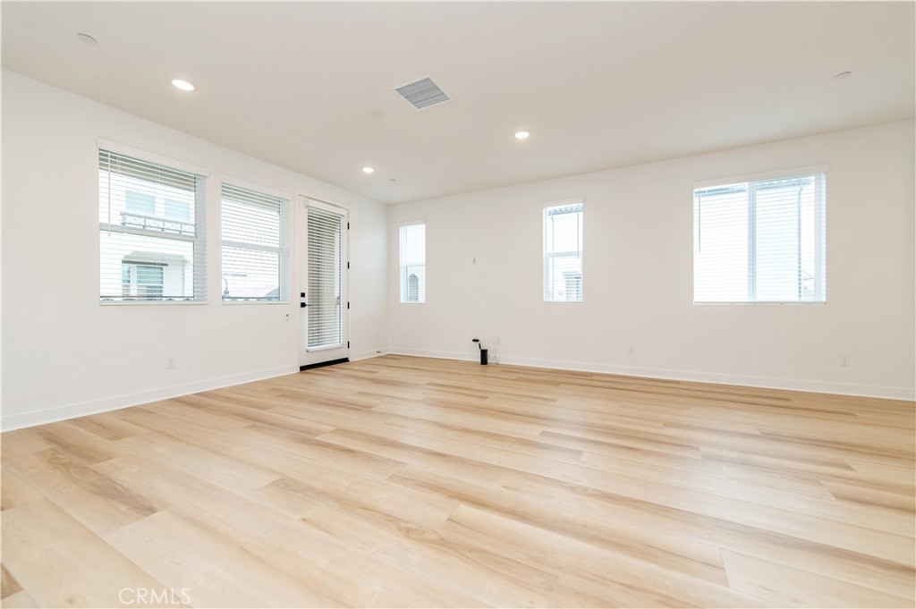 2215 W Orange Ave 12 Property Photo 8