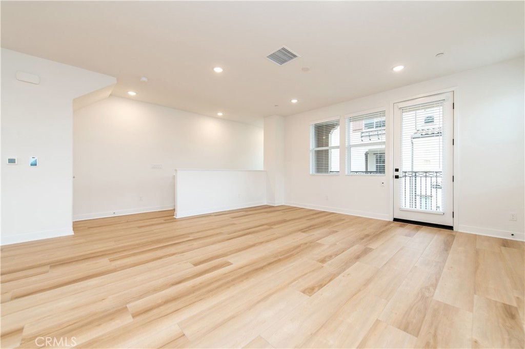 2215 W Orange Ave 12 Property Photo 9