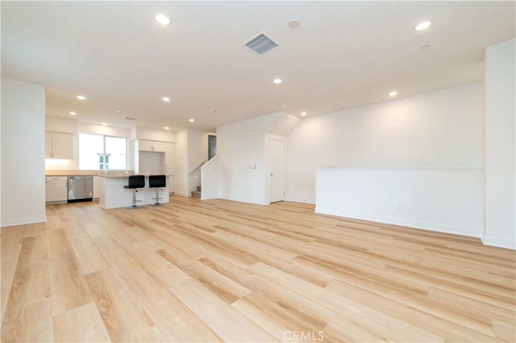 2215 W Orange Ave 12 Property Photo 10