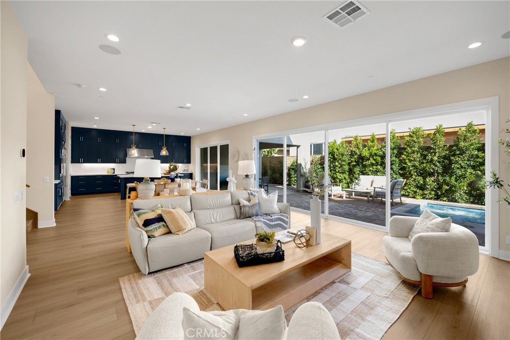 160 Royal Property Photo 6