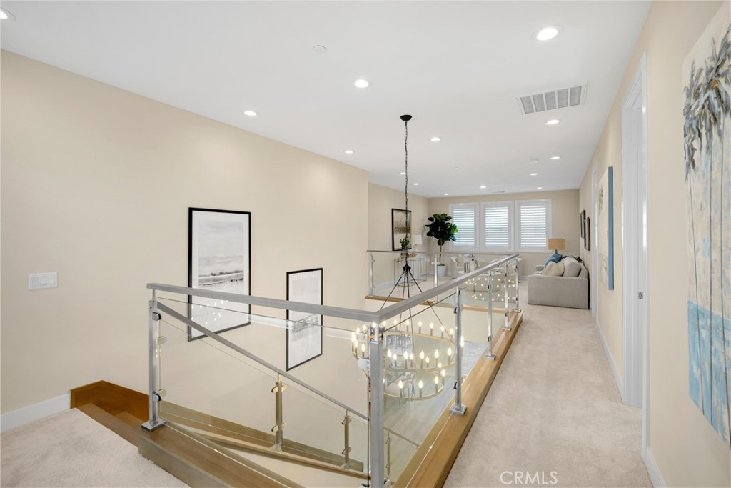 160 Royal Property Photo 7