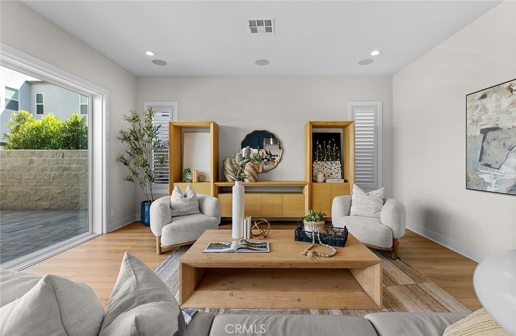 160 Royal Property Photo 9