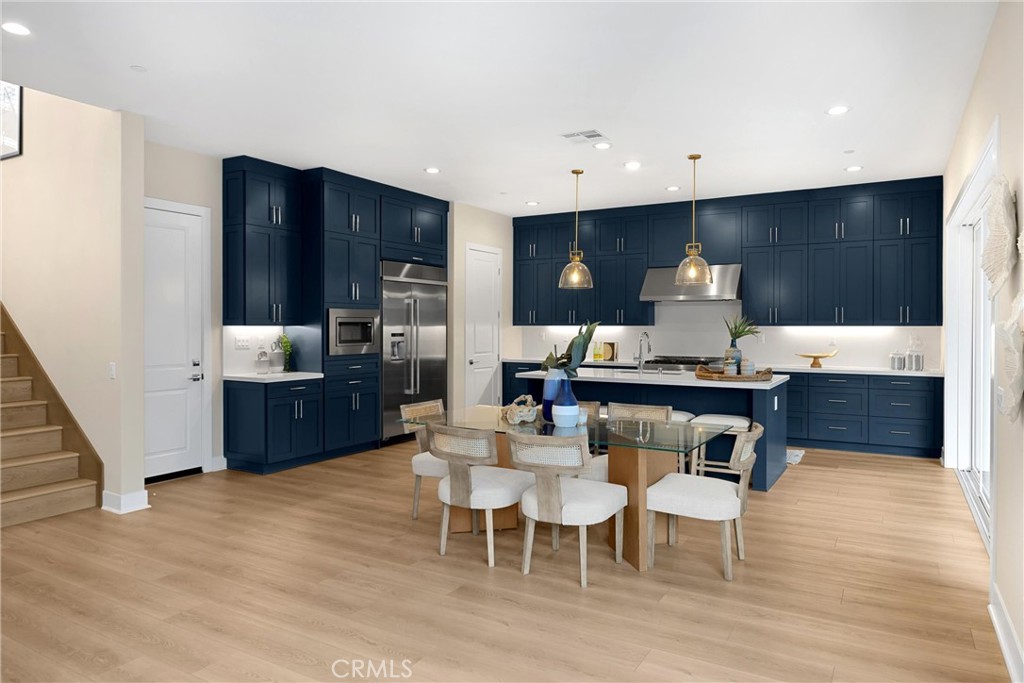 160 Royal Property Photo 11