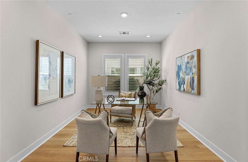 160 Royal Property Photo 15