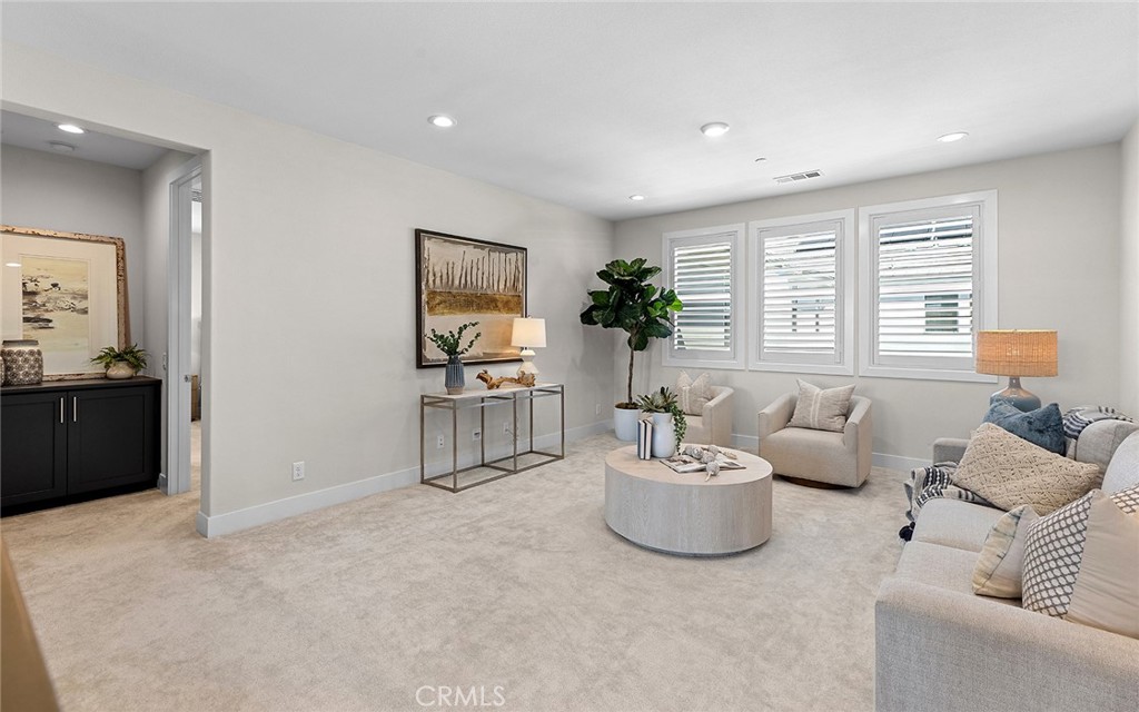 160 Royal Property Photo 19