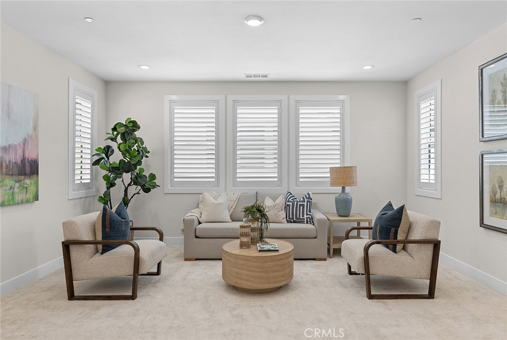 160 Royal Property Photo 22