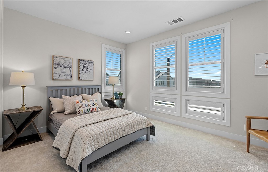 160 Royal Property Photo 24