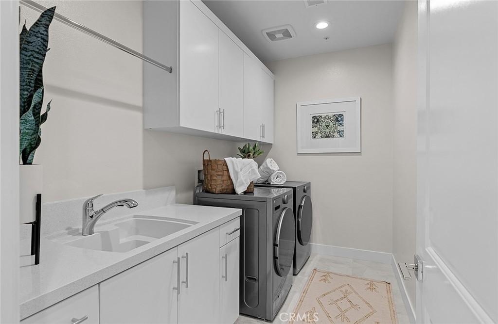 160 Royal Property Photo 30