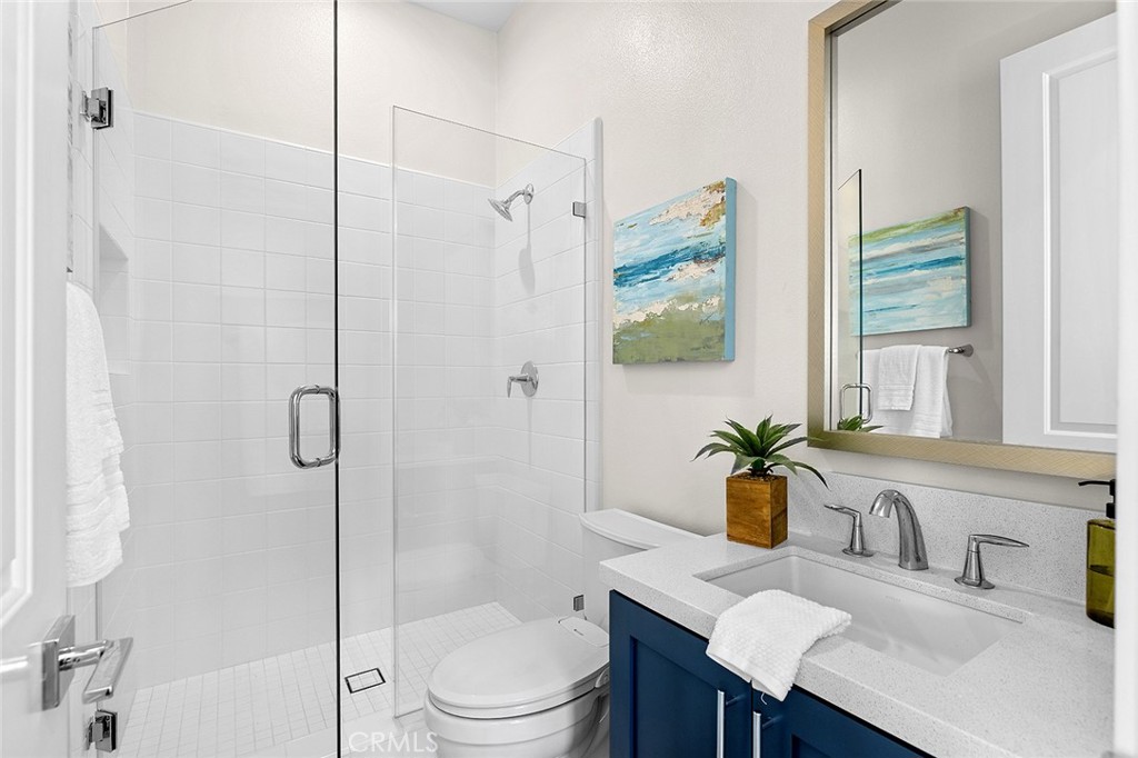 160 Royal Property Photo 32