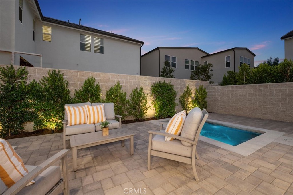 160 Royal Property Photo 35