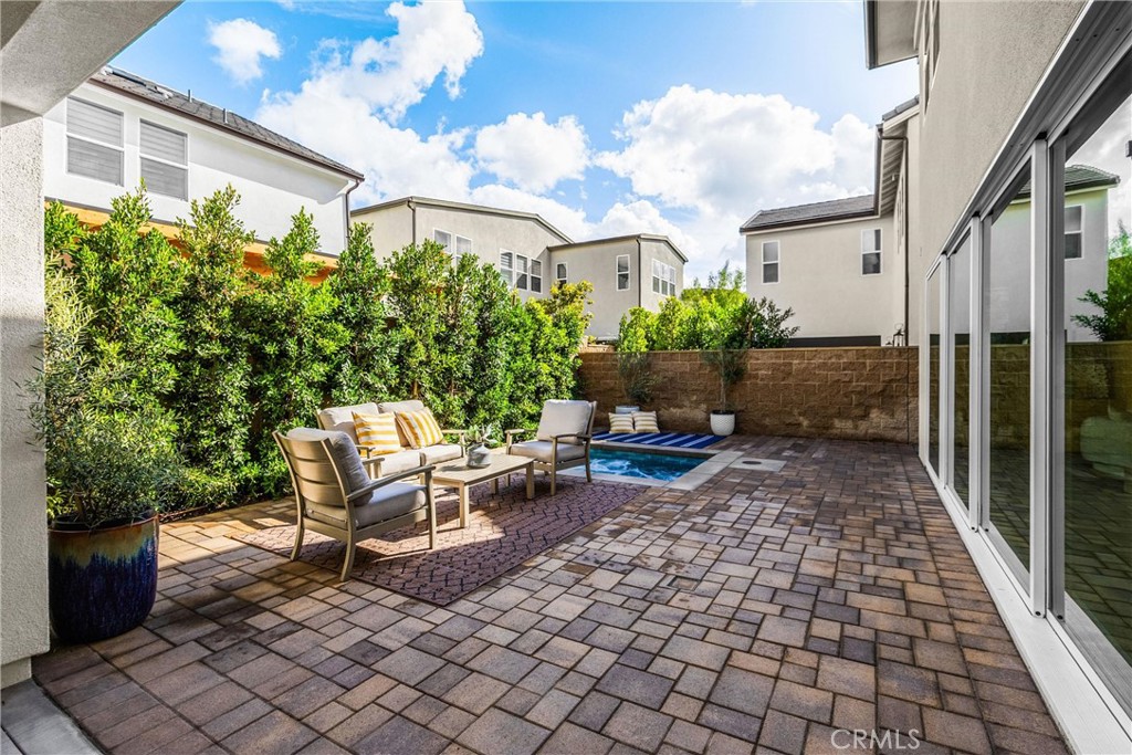 160 Royal Property Photo 37