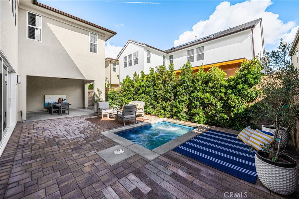 160 Royal Property Photo 38