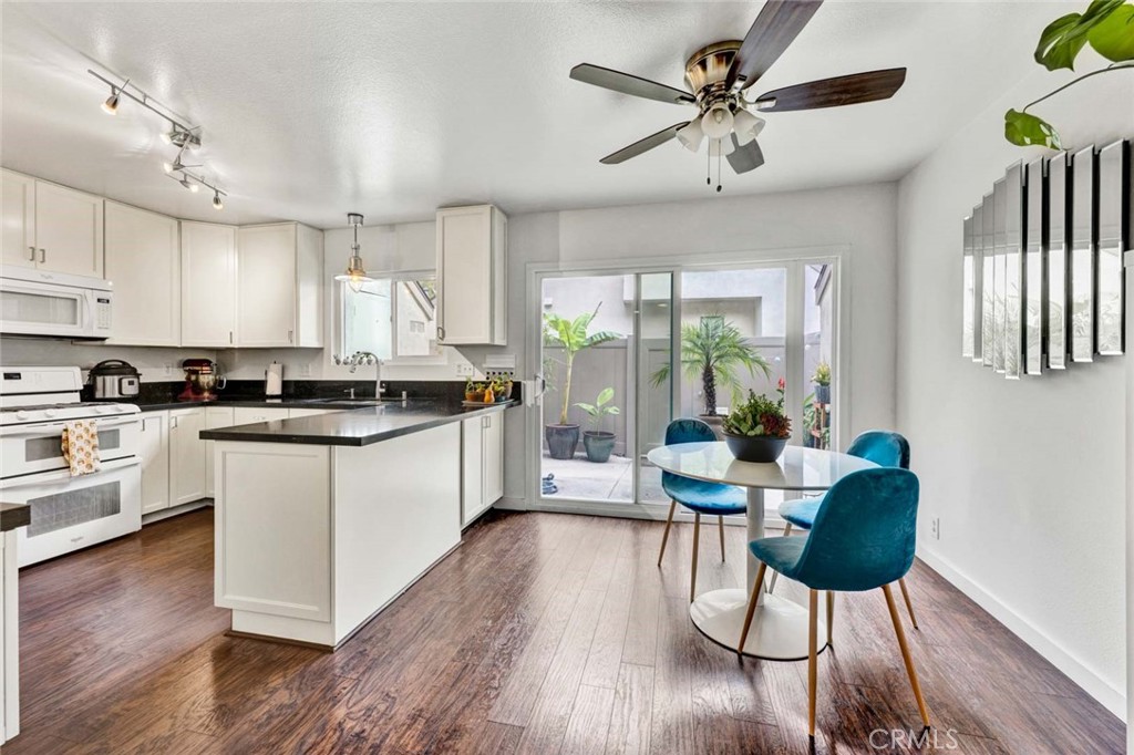 177 N Singingwood Street 22 Property Photo 5