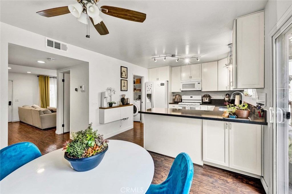 177 N Singingwood Street 22 Property Photo 6