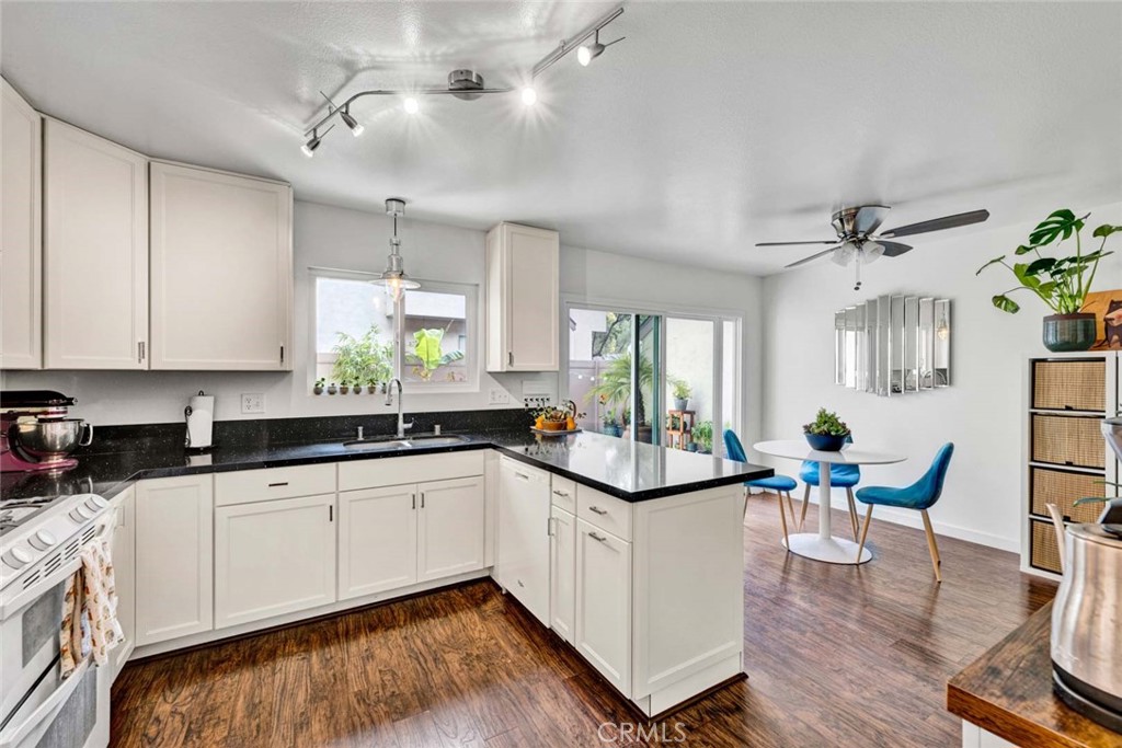 177 N Singingwood Street 22 Property Photo 8