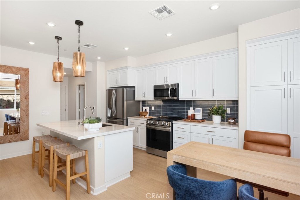 7022 Solara Way Property Photo 6