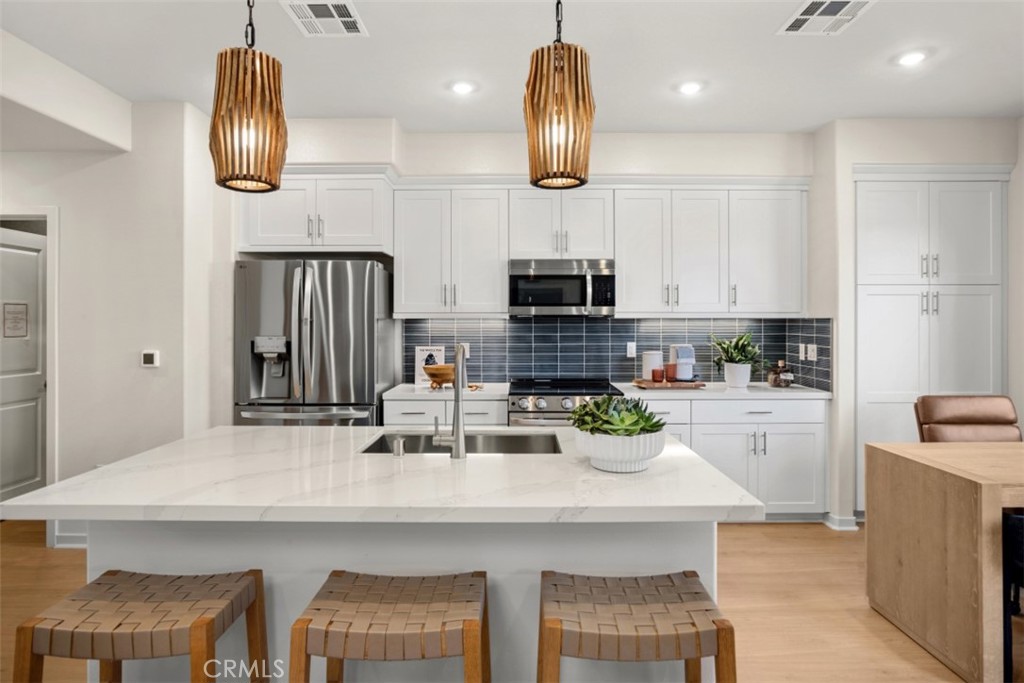 7022 Solara Way Property Photo 9