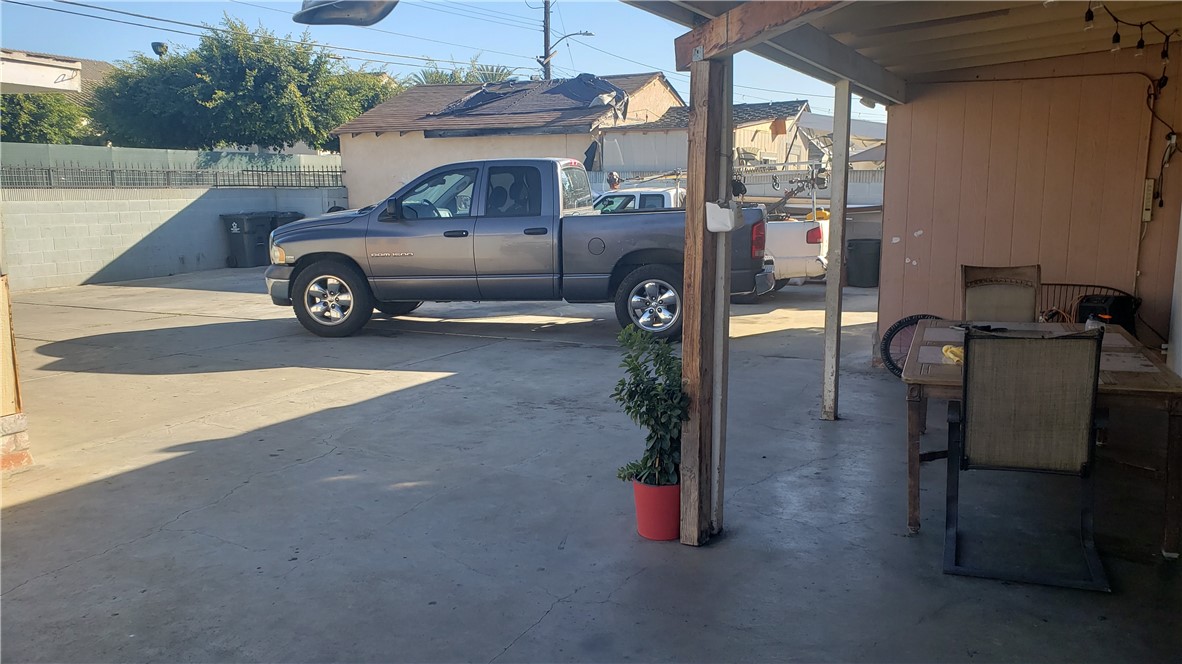 1317 W Mcfadden Property Photo 4