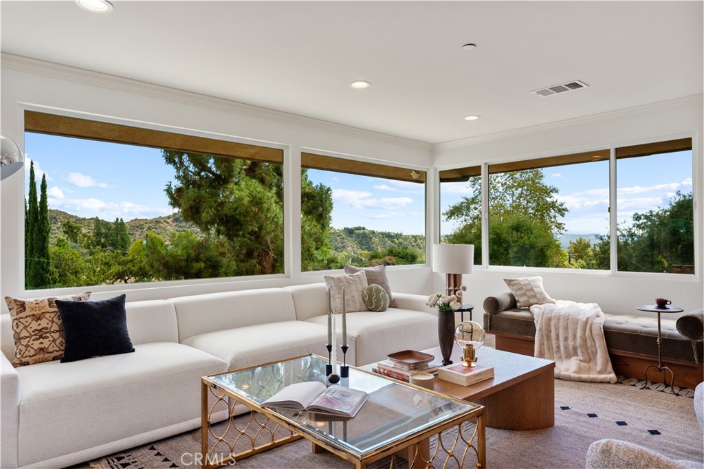 2047 Carolwood Property Photo 2